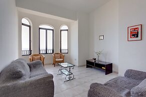 Spacious Seafront Apartment With Stunning Views