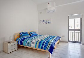 Spacious Seafront Apartment With Stunning Views