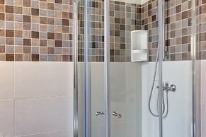 Spacious Seafront Apartment With Stunning Views