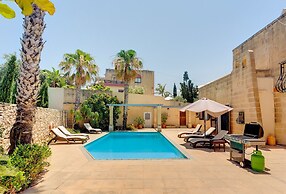 Superlative 4 Bedroom Villa With Private Pool