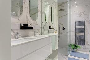 Stunning Apt Sea Views in Tigne Point, With Pool