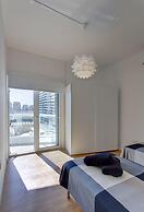 Modern Apartment With Stunning Seaviews