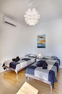 Modern Apartment With Stunning Seaviews