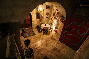 Patisca Cave House