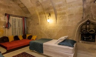 Patisca Cave House