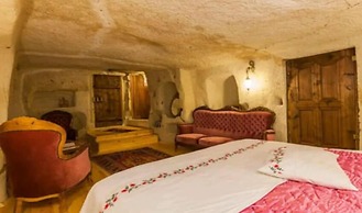 Patisca Cave House