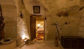 Patisca Cave House