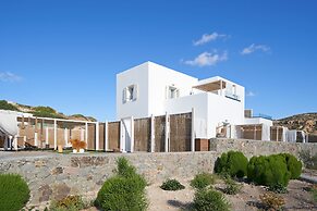 Volcano Luxury Suites Milos - Adults Only