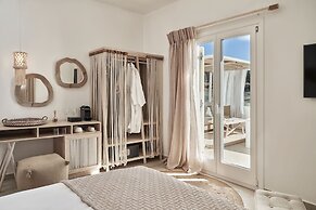 Volcano Luxury Suites Milos - Adults Only