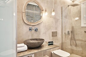 Volcano Luxury Suites Milos - Adults Only