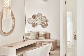 Volcano Luxury Suites Milos - Adults Only