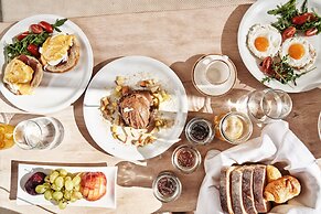 Volcano Luxury Suites Milos - Adults Only