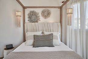 Volcano Luxury Suites Milos - Adults Only