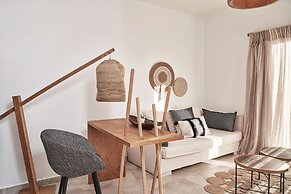 Volcano Luxury Suites Milos - Adults Only