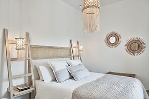 Volcano Luxury Suites Milos - Adults Only