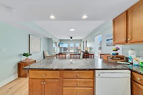 Boardwalk Condos by Hosteeva