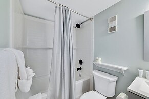 Boardwalk Condos by Hosteeva