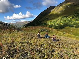 Hope Alaska's Bear Creek Lodge