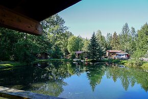 Hope Alaska's Bear Creek Lodge