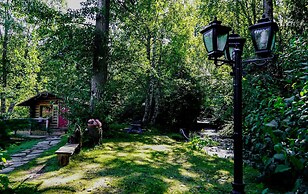 Hope Alaska's Bear Creek Lodge