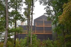 The Three Bear Lodge in Blue Ridge