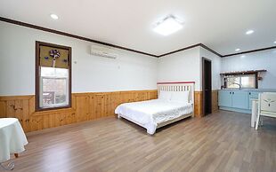 Petit Maison Pension