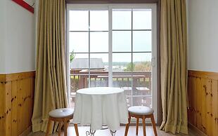 Petit Maison Pension