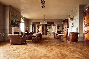 Campbell Point House