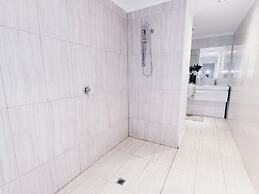 Hollywood Tree House