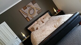 Hollywood Tree House