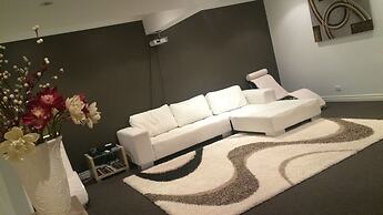 Hollywood Tree House