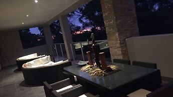 Hollywood Tree House