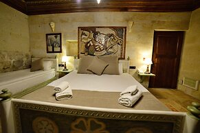 Caftan Cave Suites