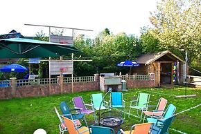 Squirrel Barn. Hi-spec. Hot tub & Wifi. Sleeps 14