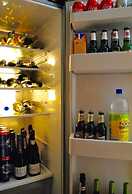 Squirrel Barn. Hi-spec. Hot tub & Wifi. Sleeps 14