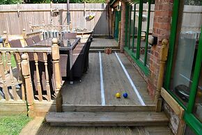 Squirrel Barn. Hi-spec. Hot tub & Wifi. Sleeps 14