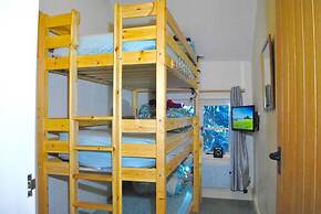 Squirrel Barn. Hi-spec. Hot tub & Wifi. Sleeps 14