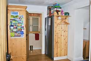 Squirrel Barn. Hi-spec. Hot tub & Wifi. Sleeps 14