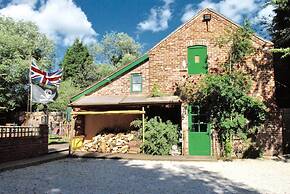 Squirrel Barn. Hi-spec. Hot tub & Wifi. Sleeps 14