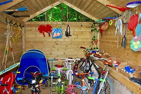 Squirrel Barn. Hi-spec. Hot tub & Wifi. Sleeps 14