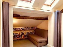 Squirrel Barn. Hi-spec. Hot tub & Wifi. Sleeps 14