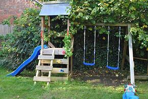 Squirrel Barn. Hi-spec. Hot tub & Wifi. Sleeps 14