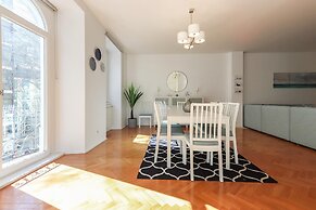 Marquês de Pombal Deluxe by Homing