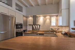 Hera iconic Mykonian Villa