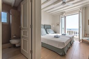 Hera iconic Mykonian Villa