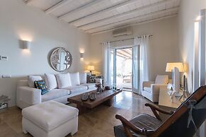 Hera iconic Mykonian Villa