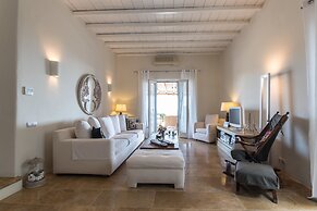 Hera iconic Mykonian Villa