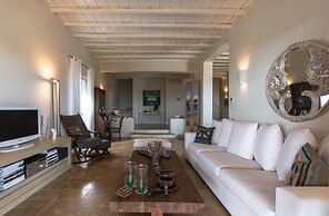 Hera iconic Mykonian Villa