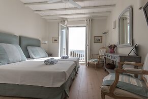 Hera iconic Mykonian Villa