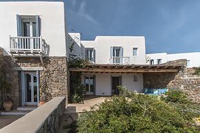 Hera iconic Mykonian Villa